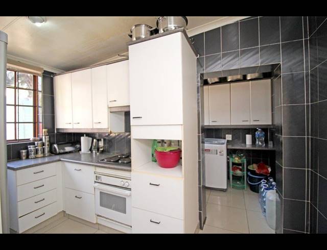 2,974M² BUILDING FOR SALE IN KEW